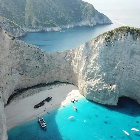 Antonis Deluxe Ammoudi