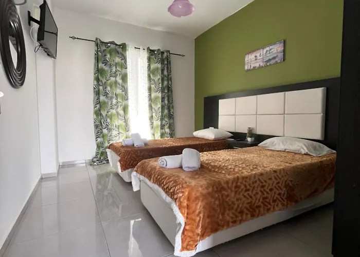 Antonis Deluxe Amoudi