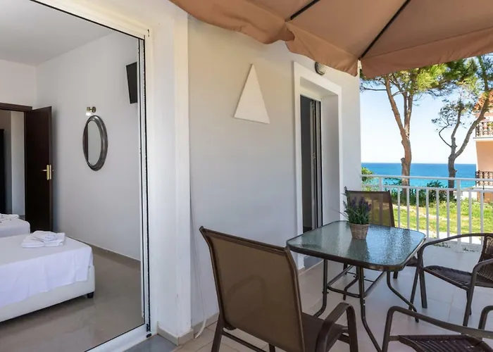 Antonis Deluxe Amoudi