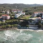 Antonis Deluxe * Amoudi