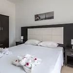 Antonis Deluxe *