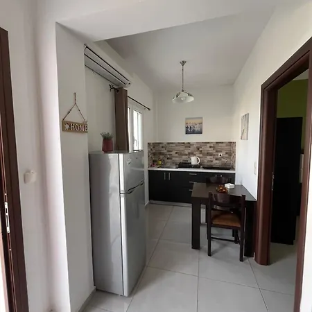 Antonis Deluxe Amoudi