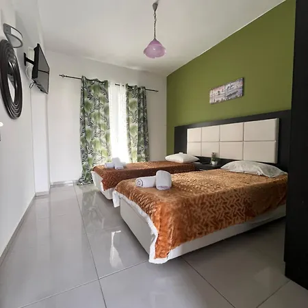 Antonis Deluxe Amoudi