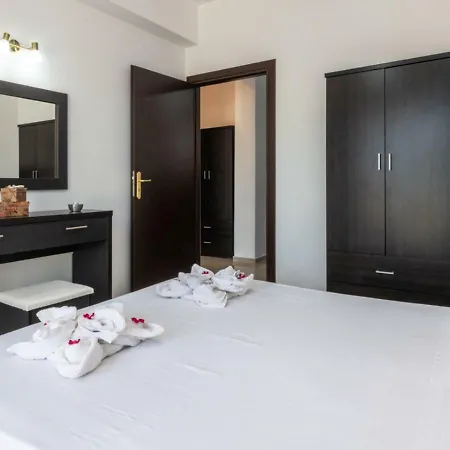 Antonis Deluxe Апартаменты *