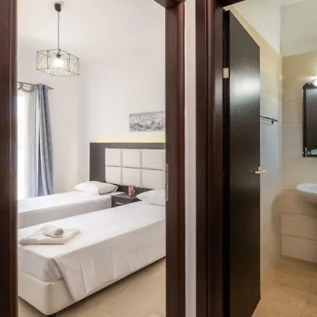 Antonis Deluxe Amoudi