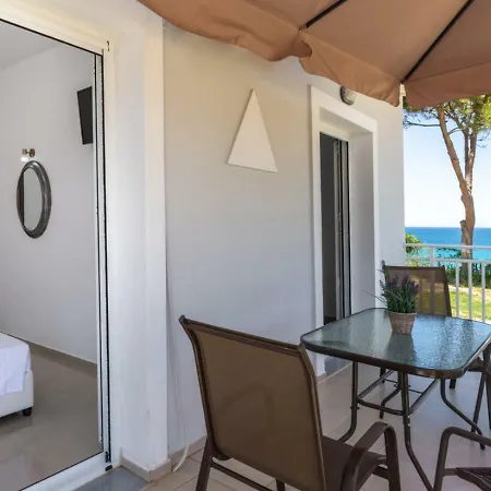 Antonis Deluxe Amoudi